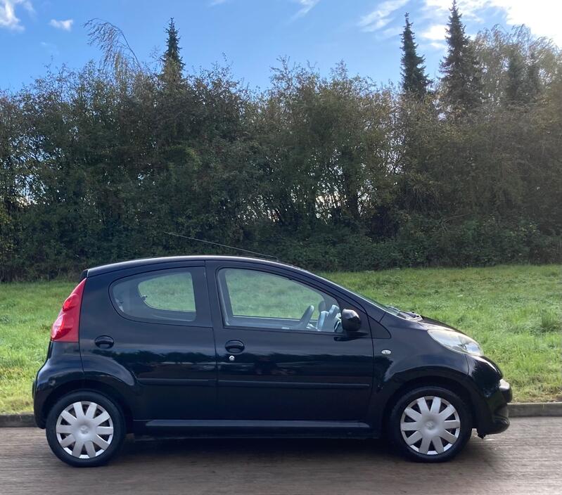 PEUGEOT 107