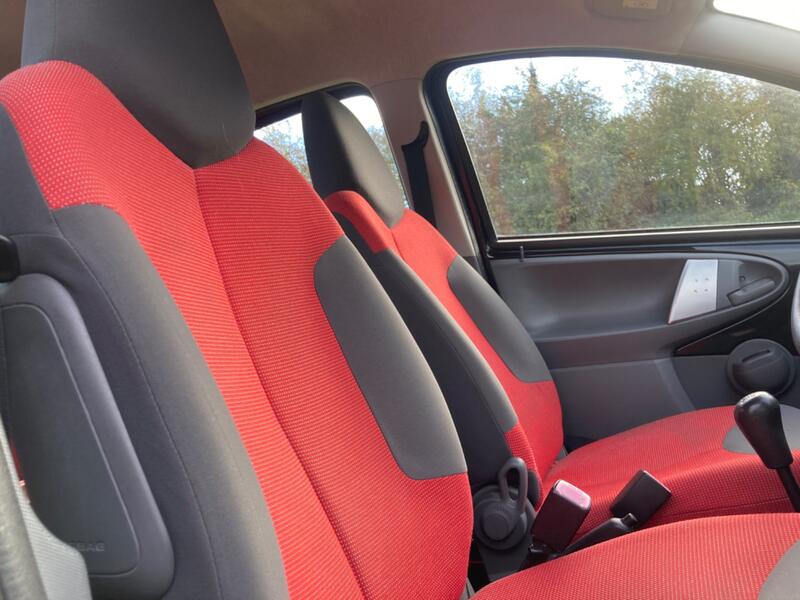 PEUGEOT 107