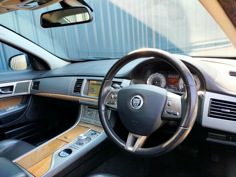 JAGUAR XF