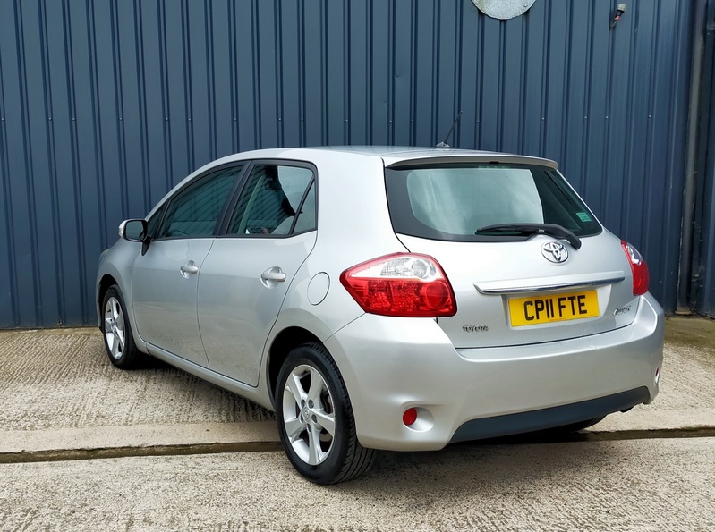 TOYOTA AURIS