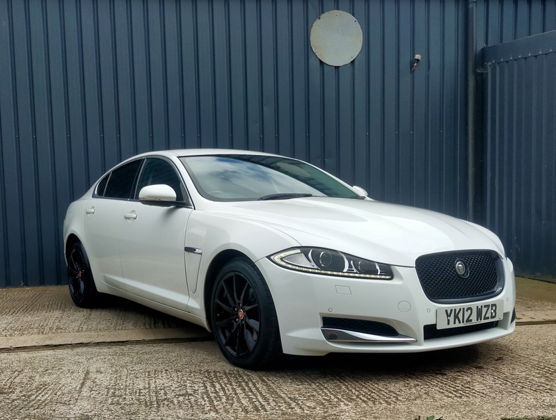 View JAGUAR XF D LUXURY