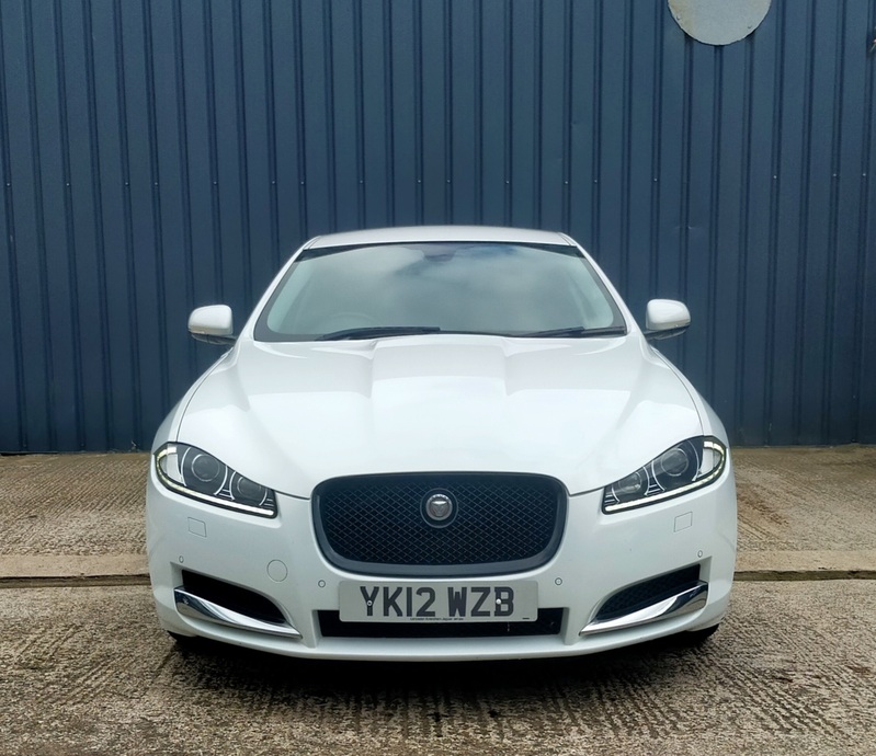 View JAGUAR XF D LUXURY