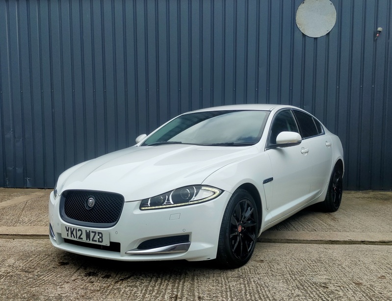 View JAGUAR XF D LUXURY