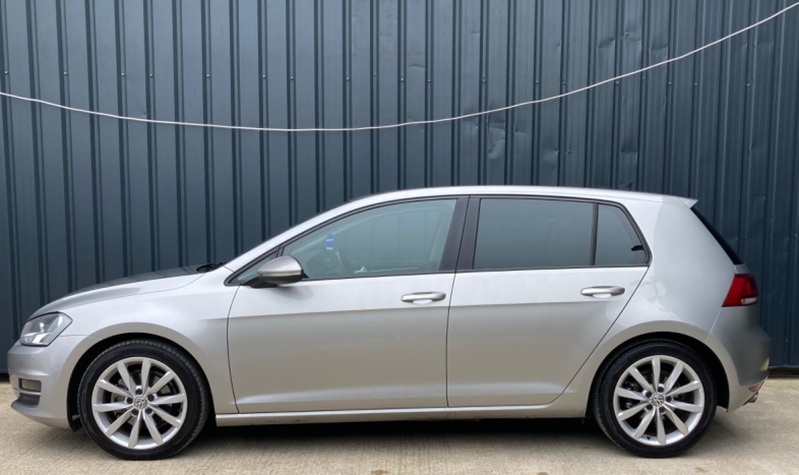 VOLKSWAGEN GOLF