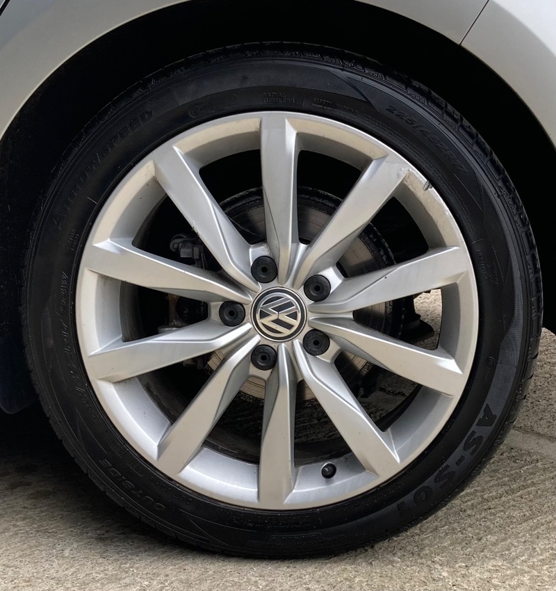 VOLKSWAGEN GOLF