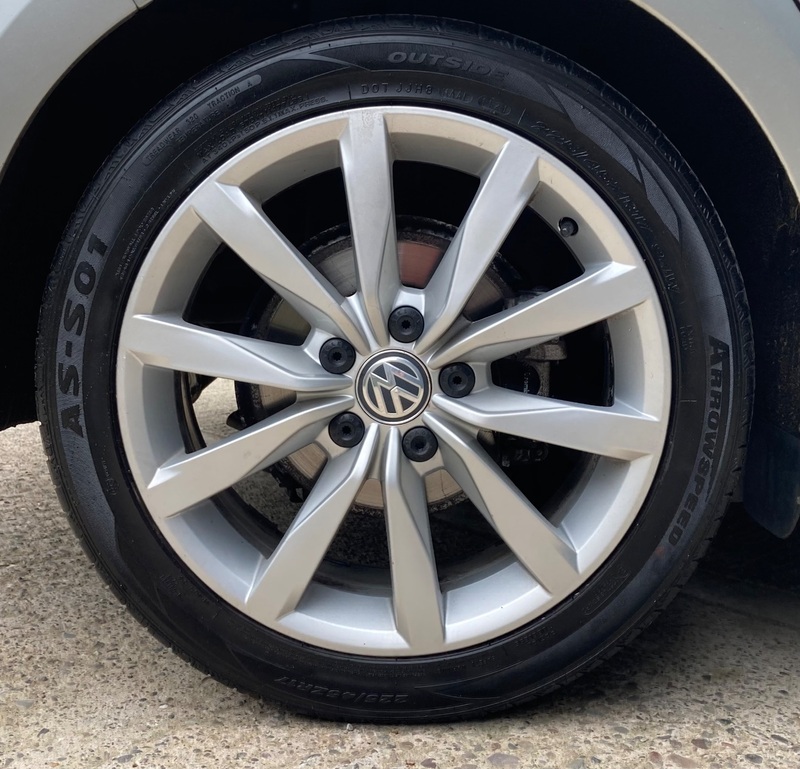 VOLKSWAGEN GOLF