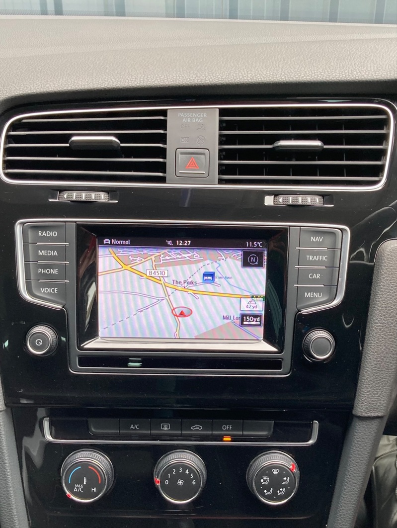 VOLKSWAGEN GOLF